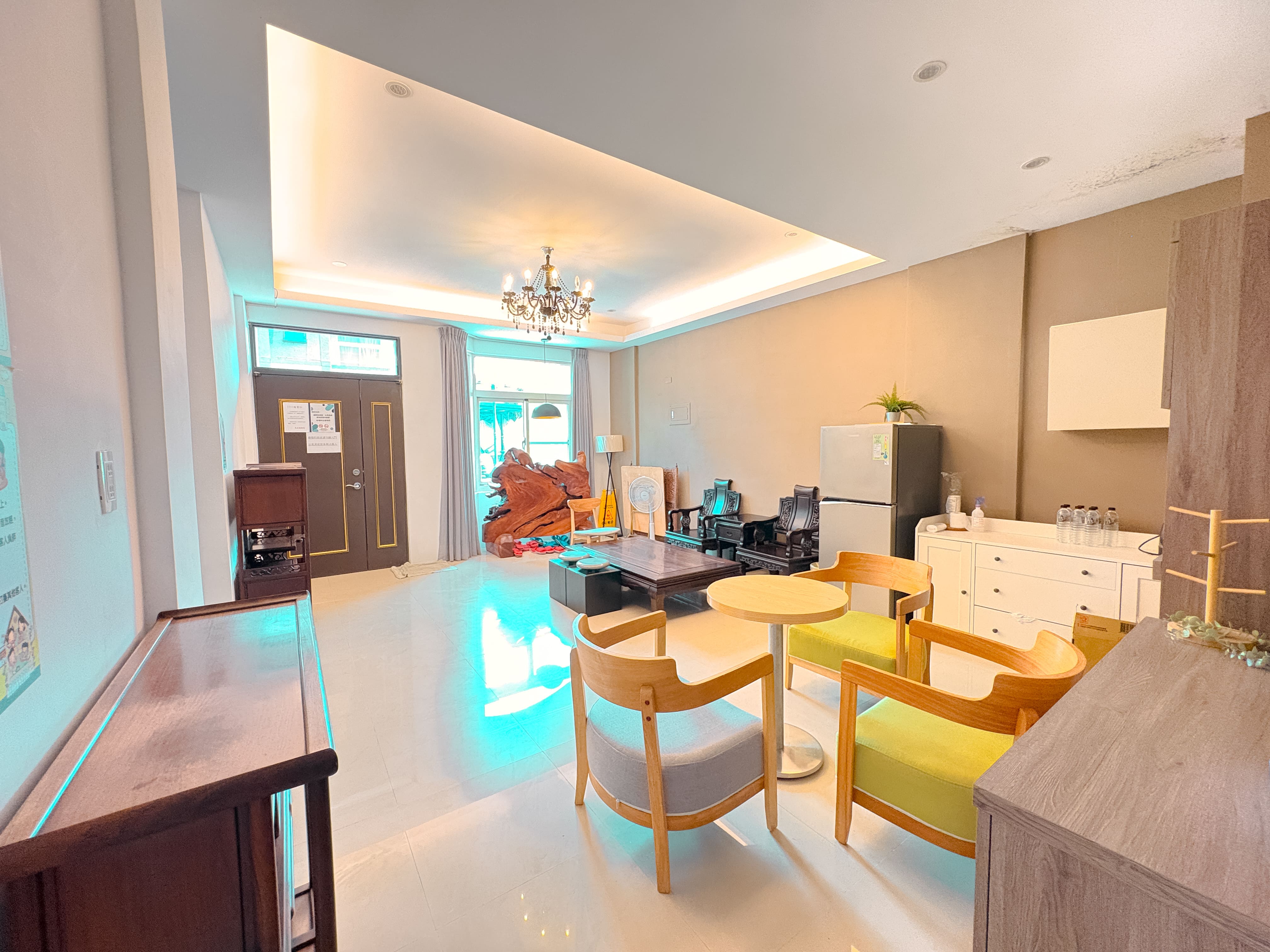 春旅店公共大廳